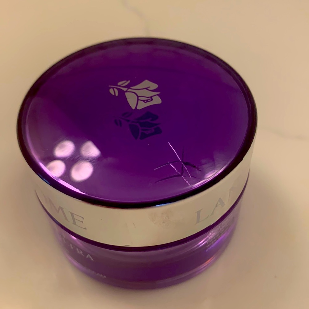 Lancôme never opened or used Renergie Lift multi-action Formula cream. 1oz.